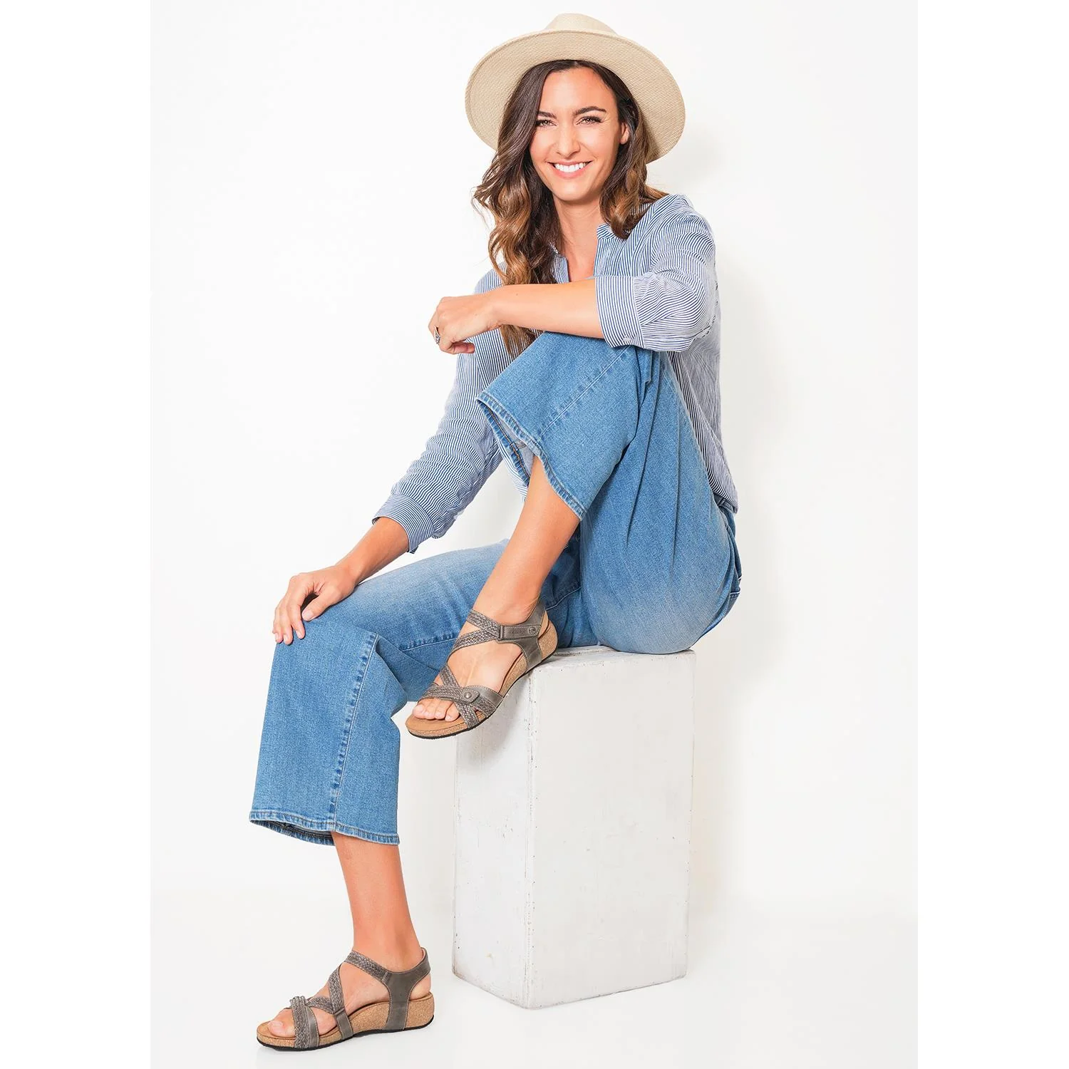 Taos Trulie Women's Sandals Navy Leather - Image 7