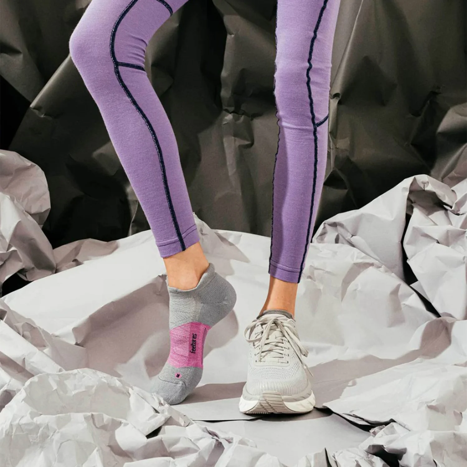 Feetures Merino 10 Max Cushion No Show Tab Unisex Athletic Shoes Socks Amethyst Grey - Image 3