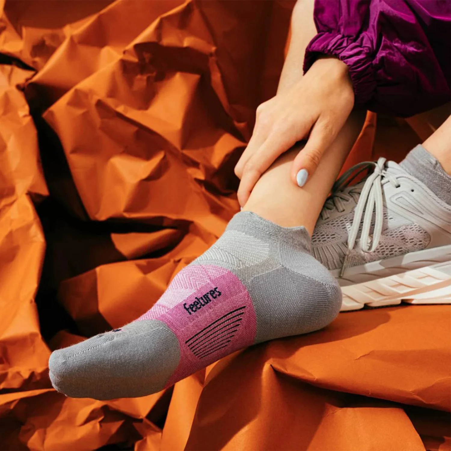Feetures Merino 10 Max Cushion No Show Tab Unisex Athletic Shoes Socks Amethyst Grey - Image 4