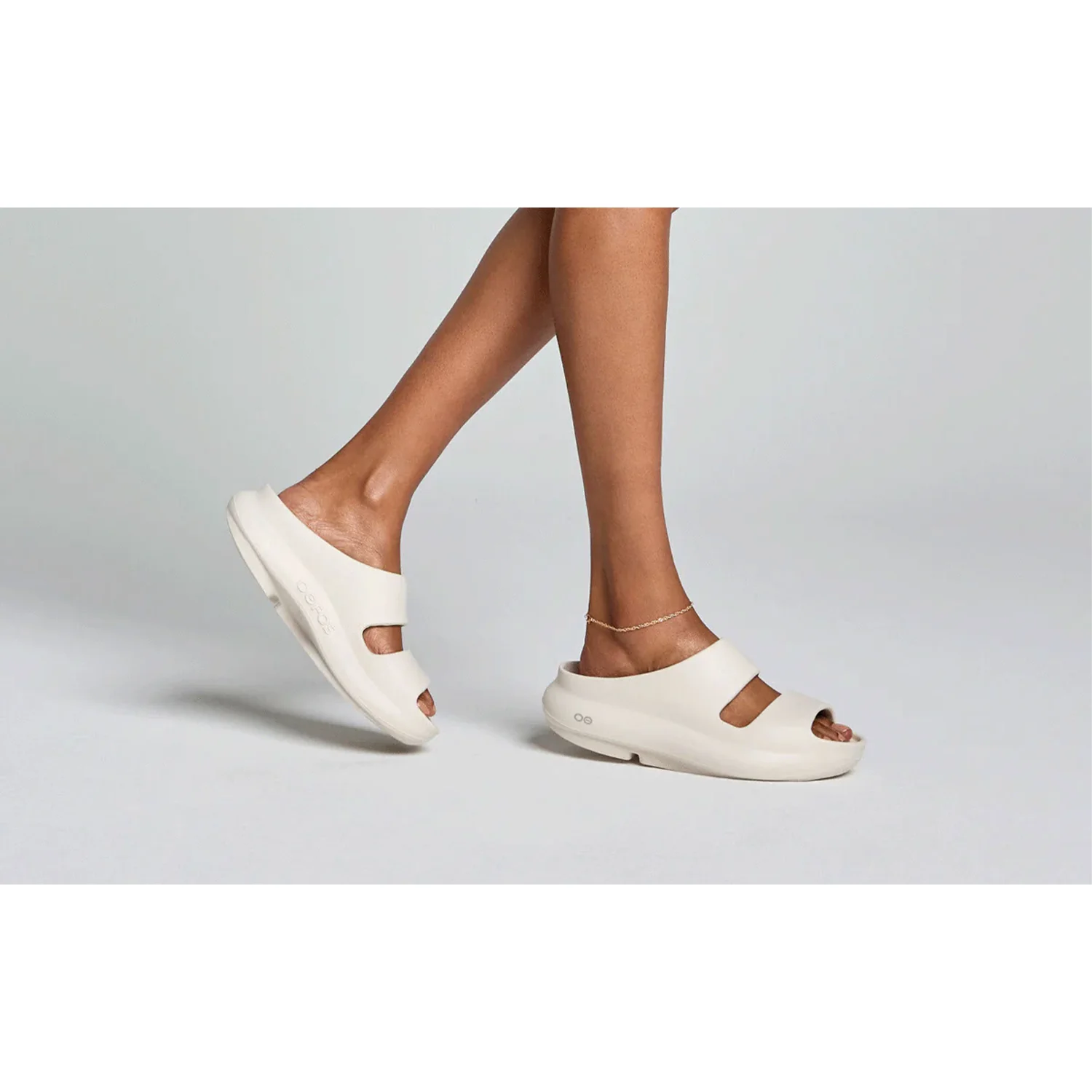 Oofos OOyea Unisex Recovery Slide Sandals Chalk - Image 6
