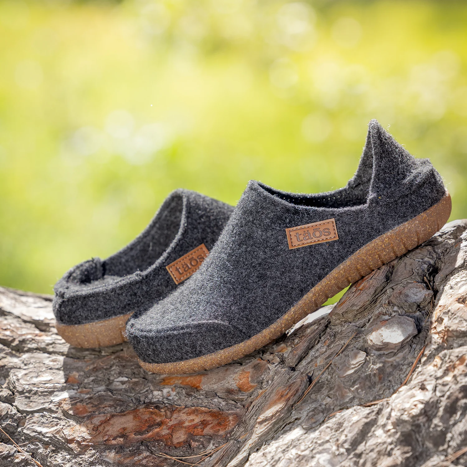 Taos Convertawool Unisex Outdoor Slippers Red/Tan - Image 7
