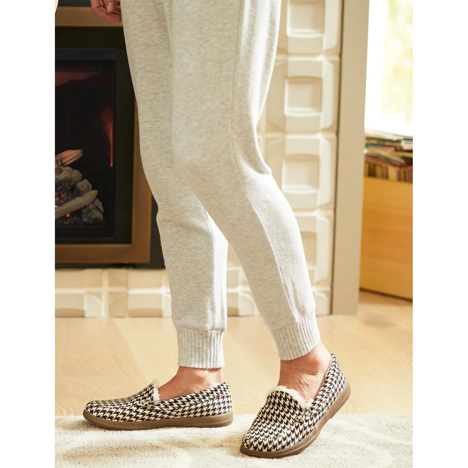 Vionic Lynez Women's Supportive Slippers Toffee Suede - Image 4