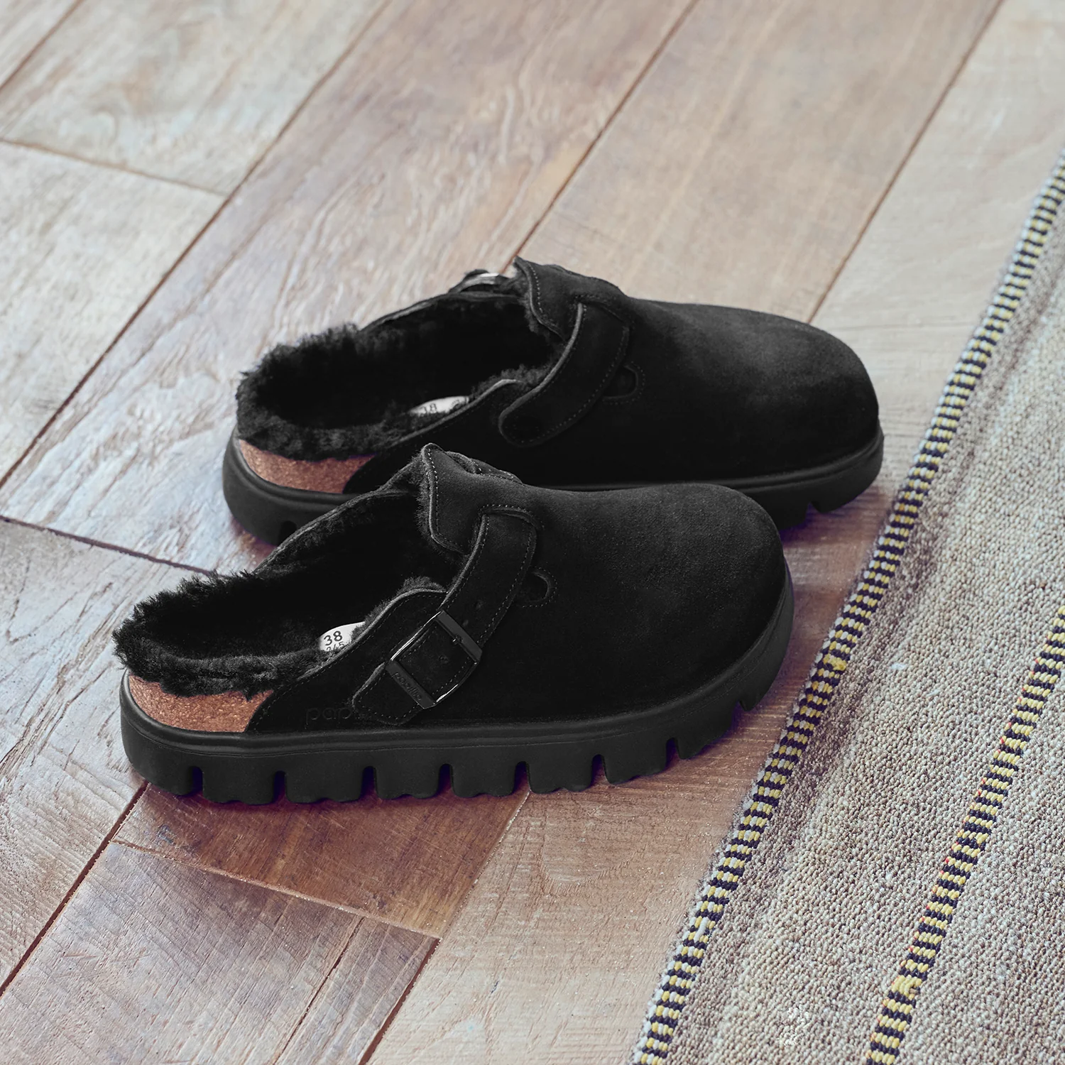 Birkenstock Boston Chunky Shearling Women's Clogs Black/Black - Image 5