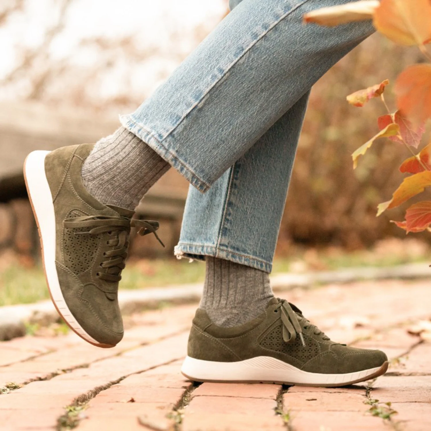 Dansko Catie Women's Sporty Lace Up Shoes Olive Suede - Image 6