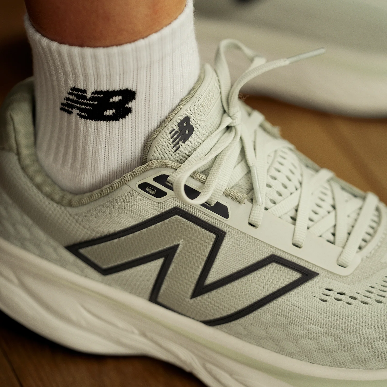 New Balance W1080M14 (Neutral Support) Women's Athletic Shoes Natural Mint/Magnet/Olivine Mesh - Image 8