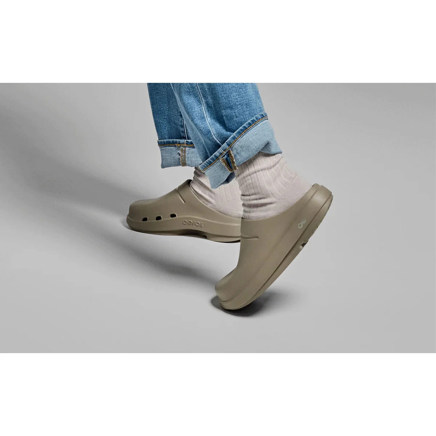 Oofos OOcloog Women's Recovery Nomad - Image 6