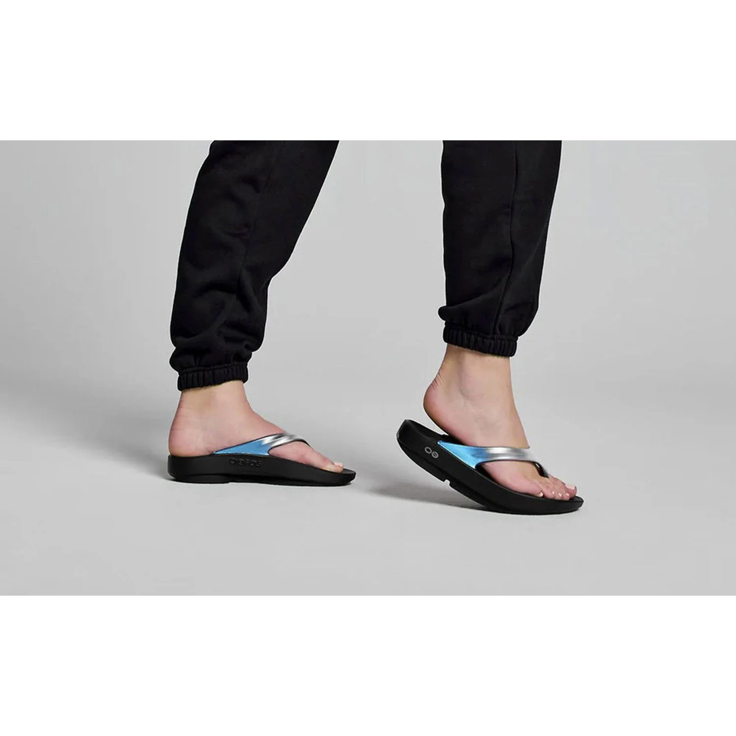 OOFOS OOlala Luxe Women's Thong Sandals Frost Synthetic - Image 6