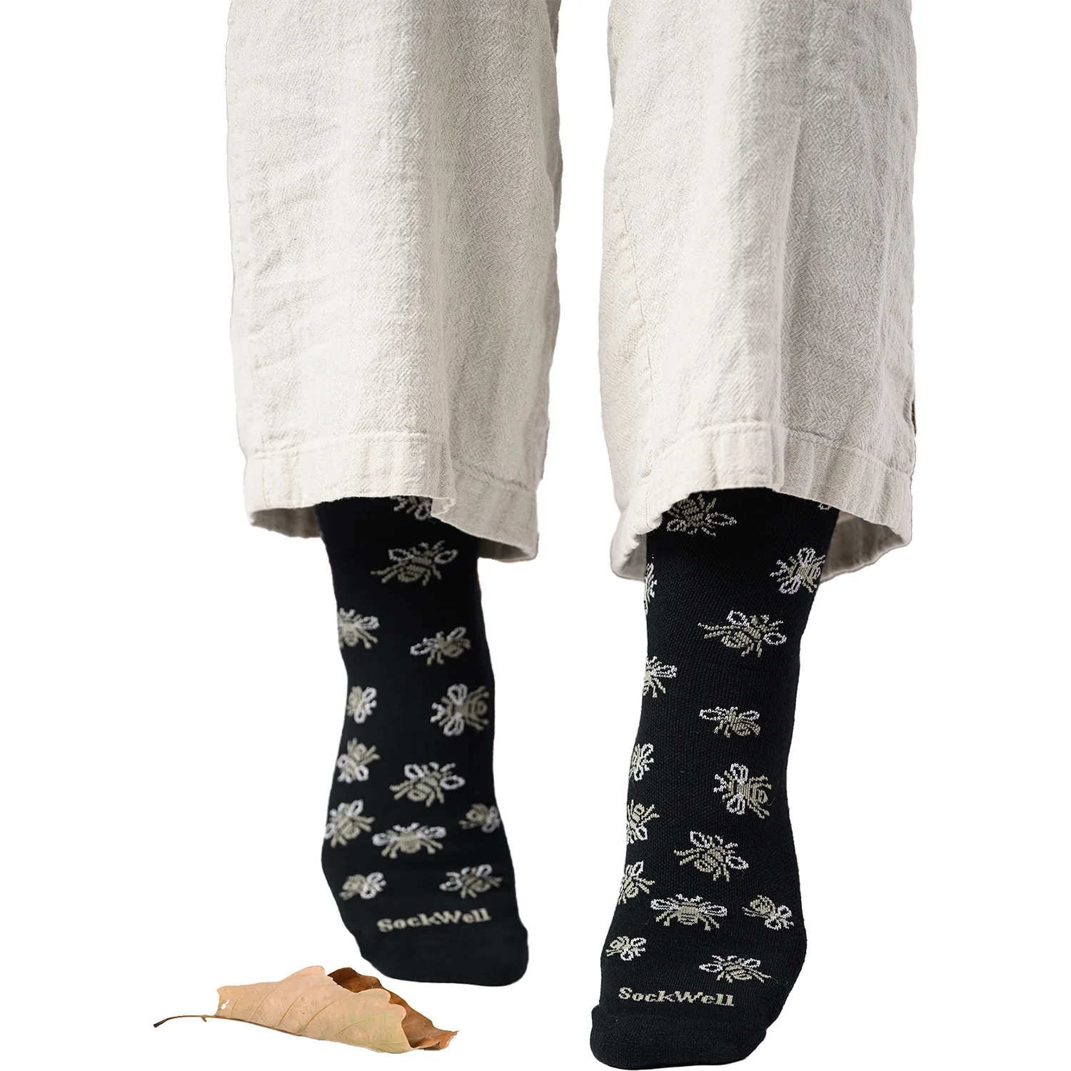 Sockwell Busy Bee Knee High Socks 15-20 mmHg Women's Compression Socks Black - Image 3
