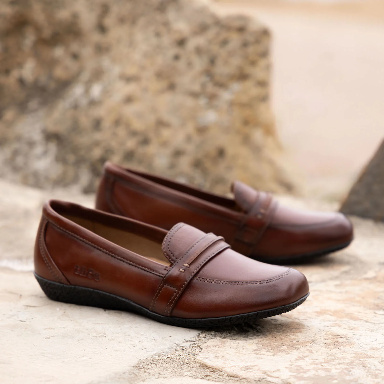 Taos Gabby Women's Slip Ons Cognac Leather - Image 7