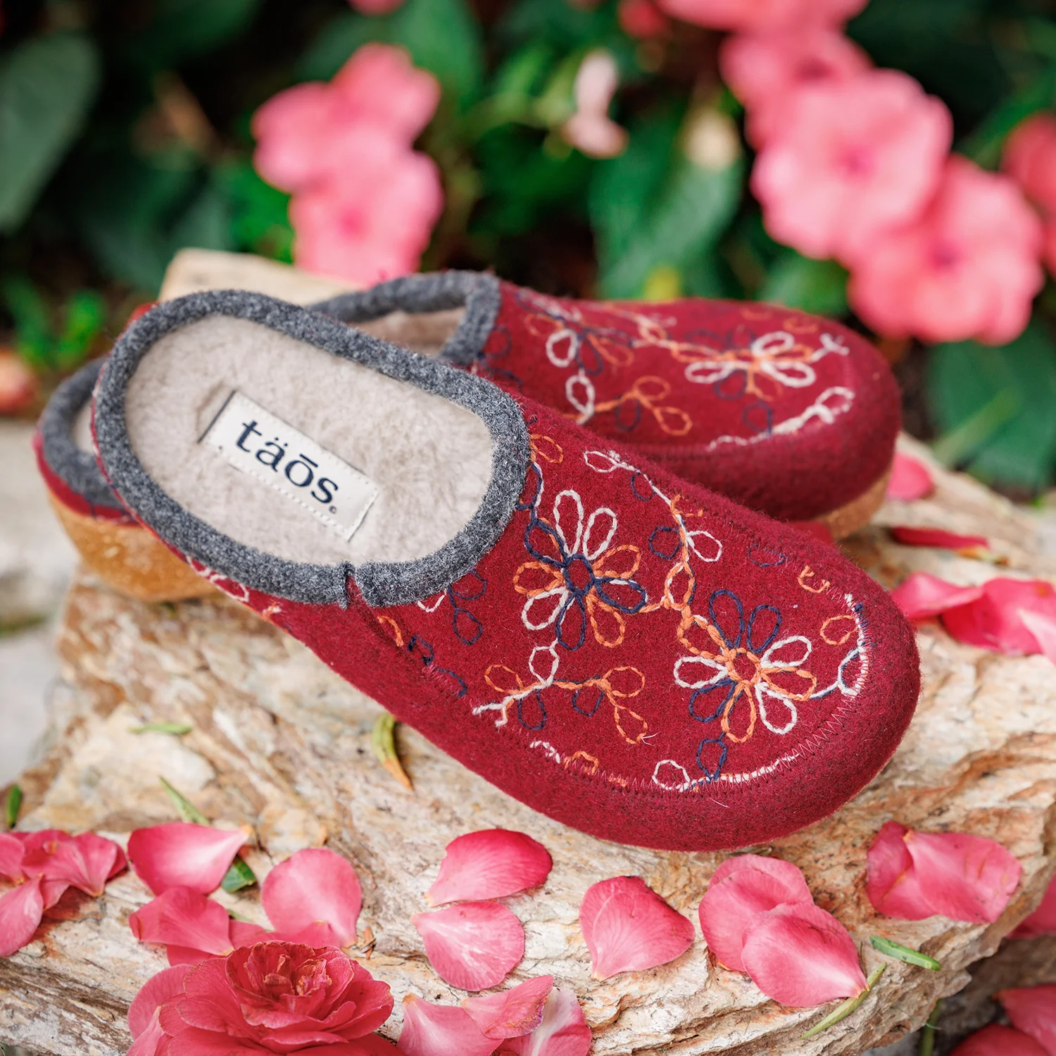 Taos Woolflower Women's Clogs Cranberry - Image 6